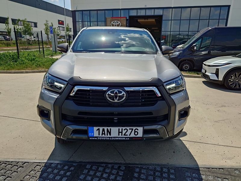 Toyota Hilux DoubleCab Invincible 2.8D 6AT - fotka 2 z 9