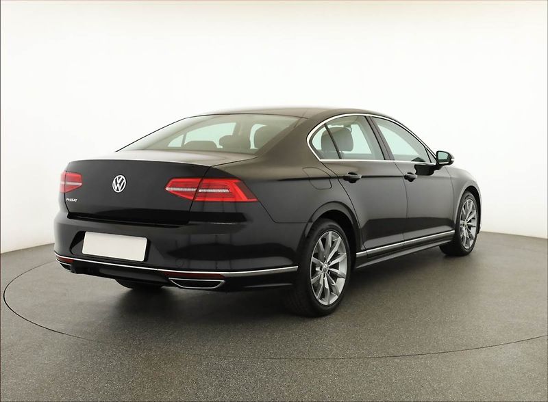Volkswagen Passat (2018) Highline 2.0 TDI, Kůže - fotka 5 z 16
