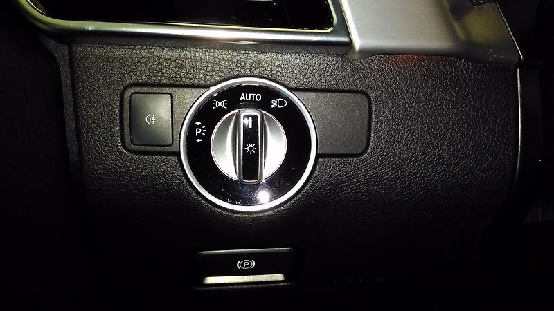 Mercedes-Benz GLE (2015) 450I,270KW,LED,PANOR.ALU r.21 - fotka 35 z 36