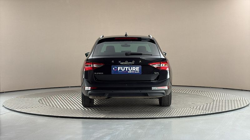 Škoda Superb 2.0 TDI DSG Style Combi - fotka 5 z 30