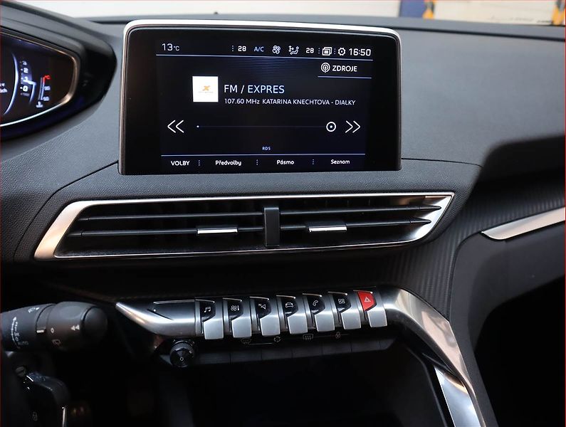 Peugeot 3008 (2019) 1.5 BlueHDi, Automat - fotka 12 z 22