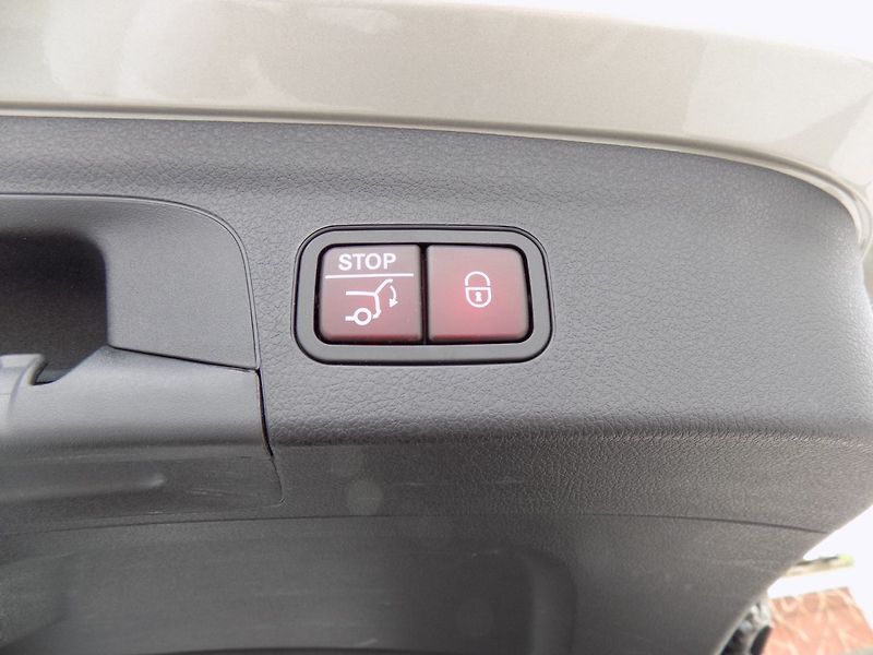 Mercedes-Benz GLE (2022) 400d/AMG-Line/4-Matic/Led/ - fotka 9 z 47