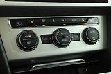 Volkswagen Passat (2019) 2.0 TDI, Automat, Navi - náhled 16