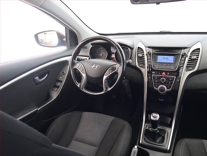 Hyundai i30 (2014) 1.4 CVVT, Tempomat - fotka 7 z 17