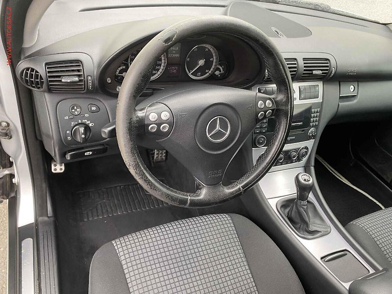 Mercedes-Benz Třídy C (2006) 2.2CDi, ČR, AC, TZ - fotka 11 z 17