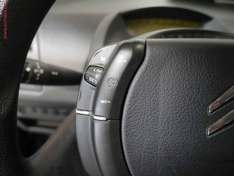 Citroën C4 (2008) 1.4i, servis.kniha, AC - fotka 16 z 17
