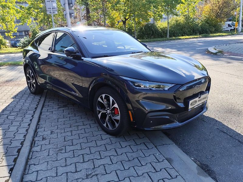 Ford Mustang Mach-E (2022) Mustang Mach E AWD - fotka 5 z 38