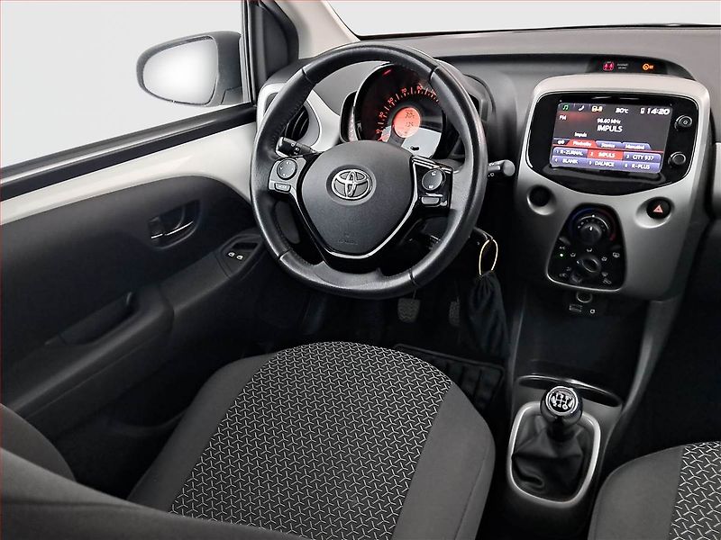 Toyota Aygo (2017) 1.0 VVT-i, Tempomat - fotka 7 z 14