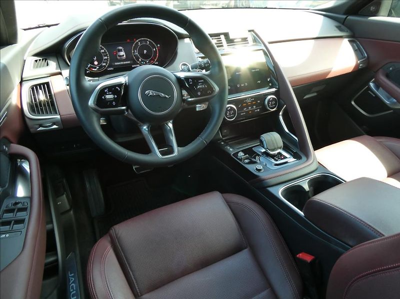 Jaguar E-Pace 2,0 D165,R-Dyn SE,1.maj,ČR,zár - fotka 11 z 38