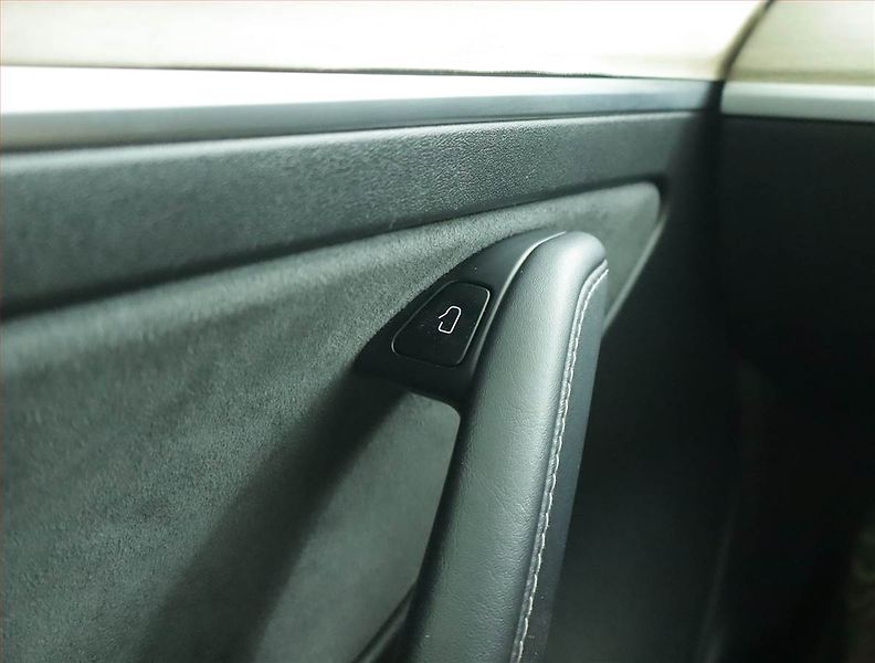 Tesla Model 3 (2021) Performance 82kWh, SoH 85% - fotka 17 z 22
