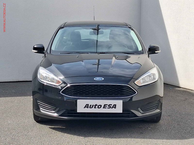Ford Focus (2017) 1.0 EB, Trend, výhřev sed. - fotka 2 z 17