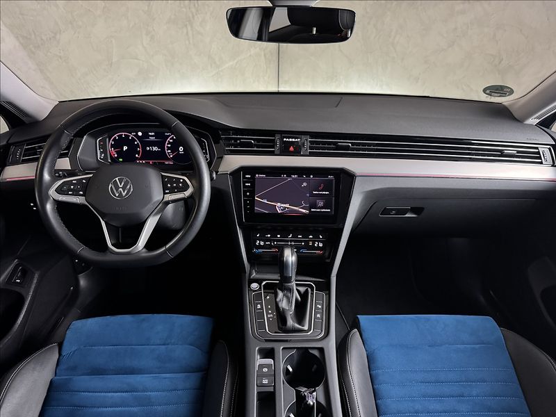 Volkswagen Passat 2,0 TSi  DSG Elegance Virtual - fotka 17 z 47