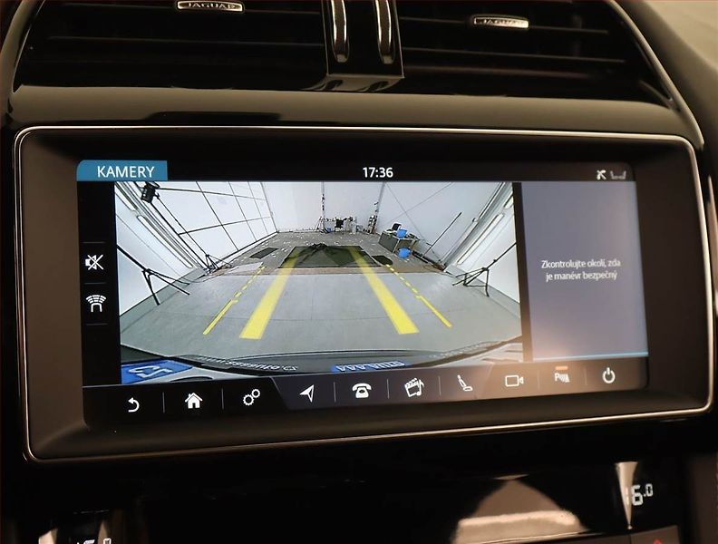 Jaguar F-Pace (2020) 25d AWD, Původ ČR - fotka 22 z 23