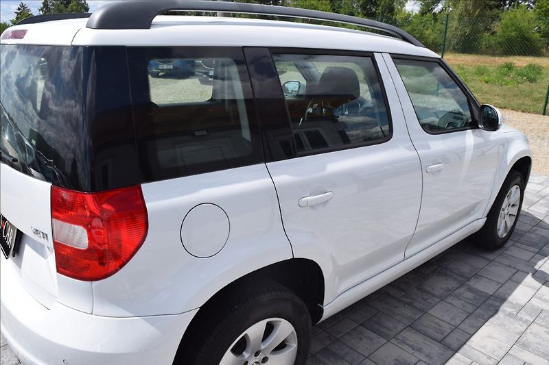 Škoda Yeti 1,2 TSI 77KW NÍZKÉ KM NOVÁ STK - fotka 5 z 46