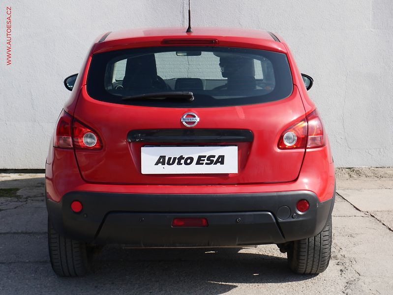 Nissan Qashqai (2009) 1.6i, ČR, AC, park.asist - fotka 5 z 15