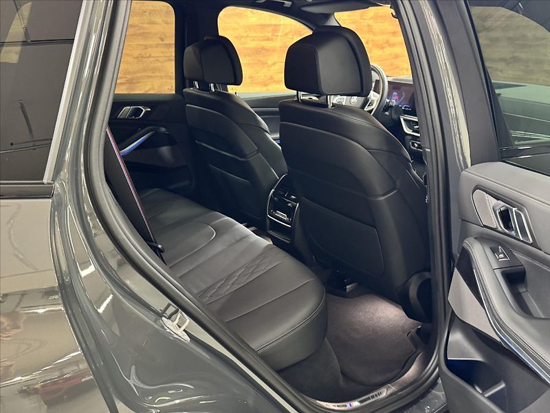 BMW X5 40i M SPORT ZÁRUKA SERVIS - fotka 27 z 33