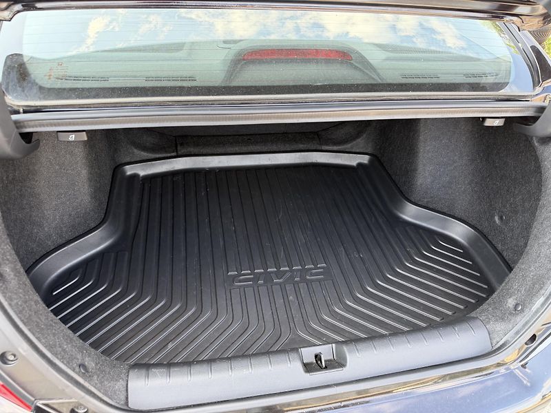 Honda Civic 1.5 VTEC TURBO Executive - fotka 30 z 31