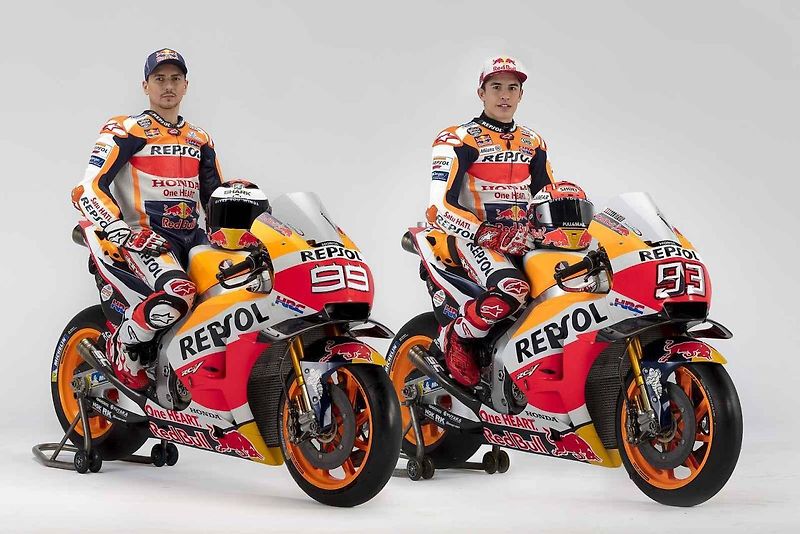 Jorge Lorenzo a oslava jeho vítězství na japonském okruhu Motegi v roce 2009.