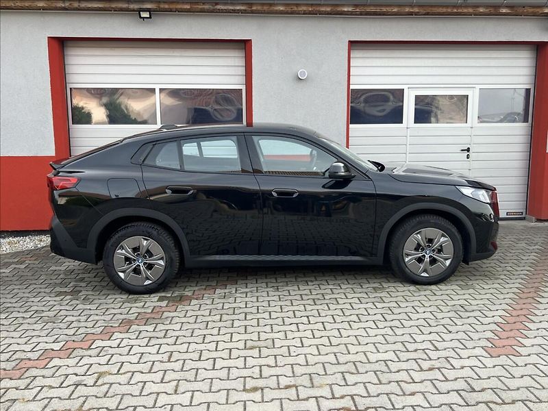 BMW iX2 0,0 eDrive20  Záruka 150kW - fotka 7 z 39