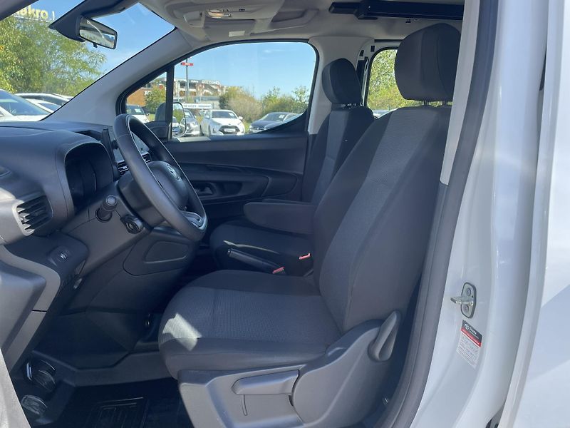 Toyota ProAce City CREWCAB ACTIVE 1.5 D-4D 75 kW - fotka 10 z 22