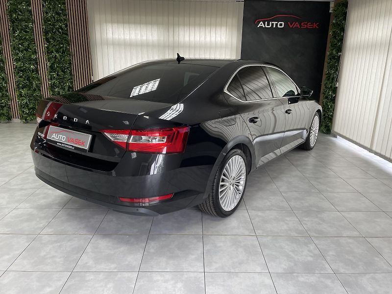 Škoda Superb 2.0 TDi DSG ČR NAVI ACC SERVIS - fotka 11 z 31