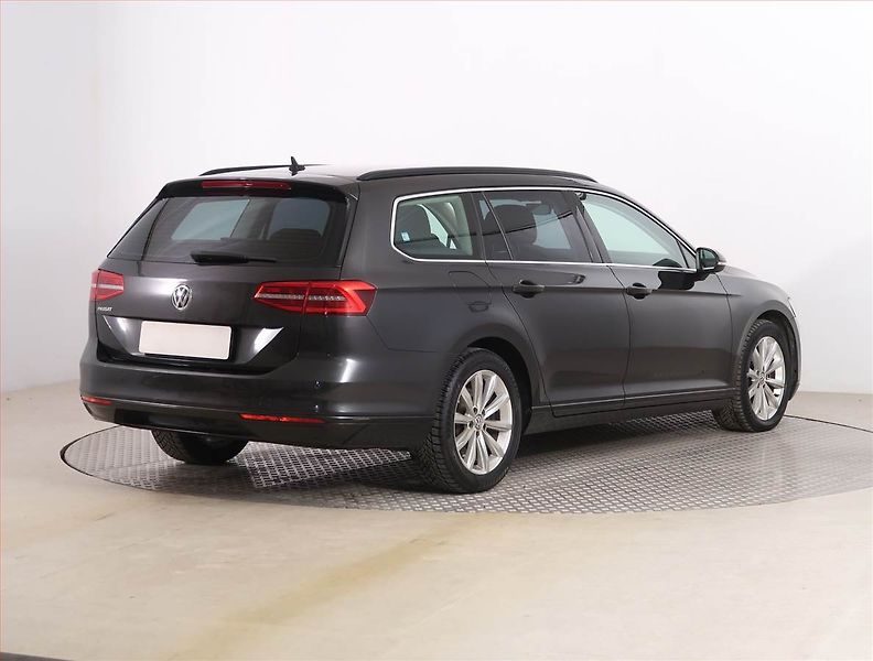 Volkswagen Passat (2018) 2.0 TDI, Automat, Navi - fotka 5 z 20