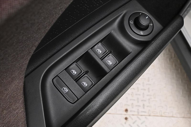 Škoda Enyaq iV60 132kW SOH 88% FIRST Editi - fotka 27 z 32