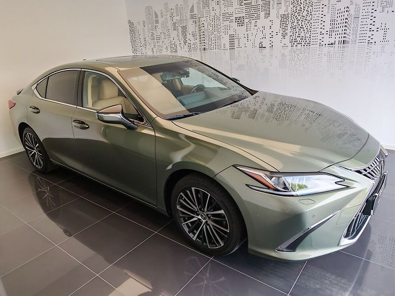 Lexus ES 300h Limited Edition - fotka 3 z 37