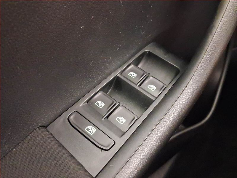 Škoda Fabia (2018) Style 1.0 TSI, Serv.kniha - fotka 23 z 24