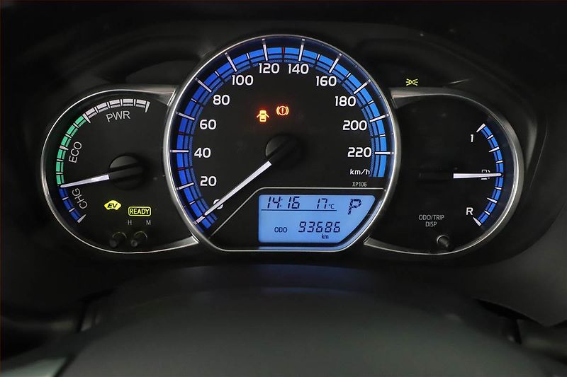 Toyota Yaris (2015) 1.5 Hybrid, Automat, Tempomat - fotka 12 z 23