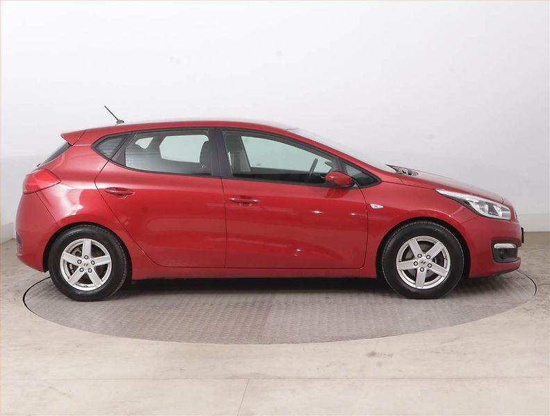 Kia Ceed (2018) 1.4 CVVT, Serv.kniha - fotka 6 z 14