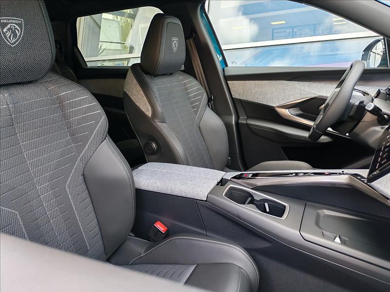 Peugeot 5008 (2026) GT Hybrid 145 e-DCS6 - fotka 5 z 18
