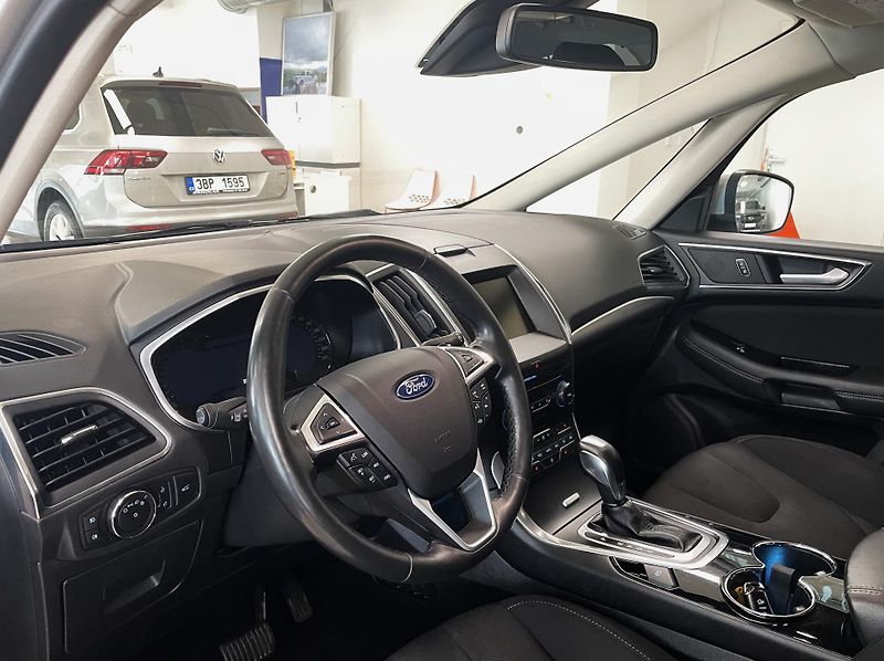 Ford S-MAX Titanium 132kW AT AWD, 7 MÍST - fotka 11 z 31
