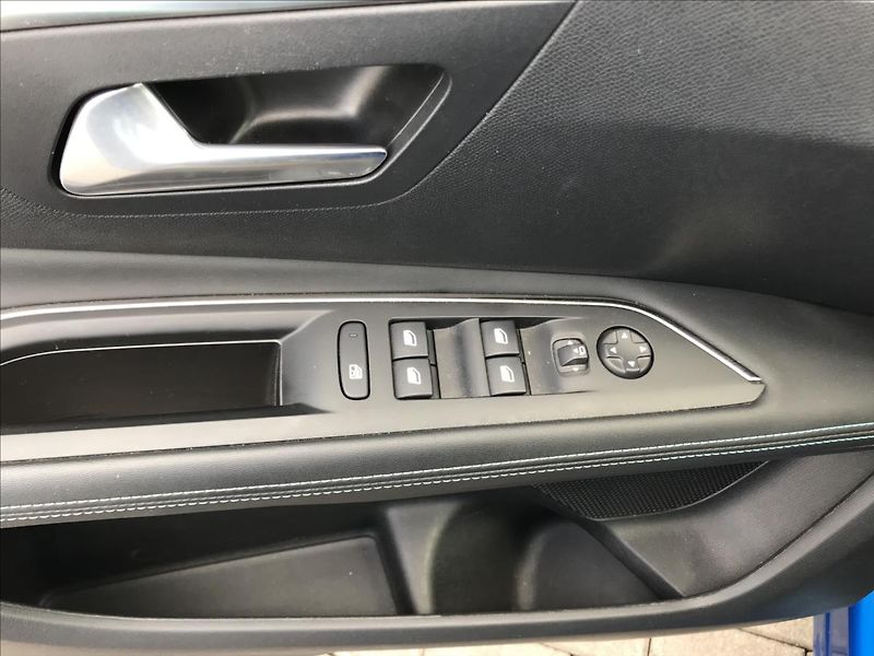 Peugeot 3008 1,5 1.5 BlueHDI 130 EAT8 96kw - fotka 8 z 27