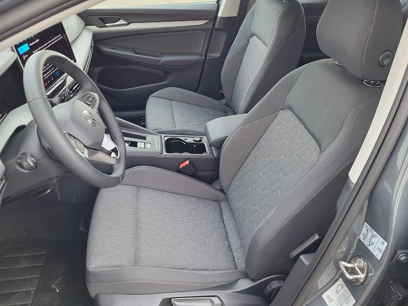 Volkswagen Golf (2026) People 1,5 eTSI 85kW 7DSG mHEV - fotka 7 z 22