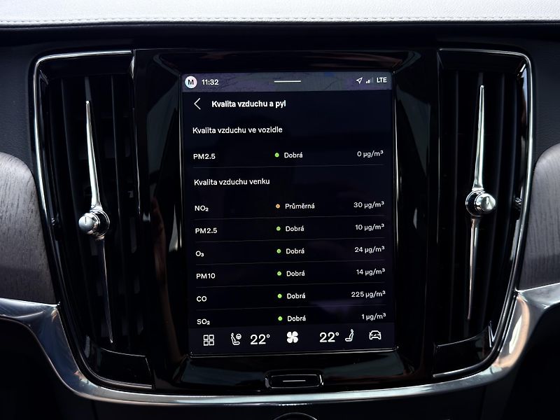 Volvo V90 T8 AWD ULTRA DARK + zimní kola - fotka 47 z 53