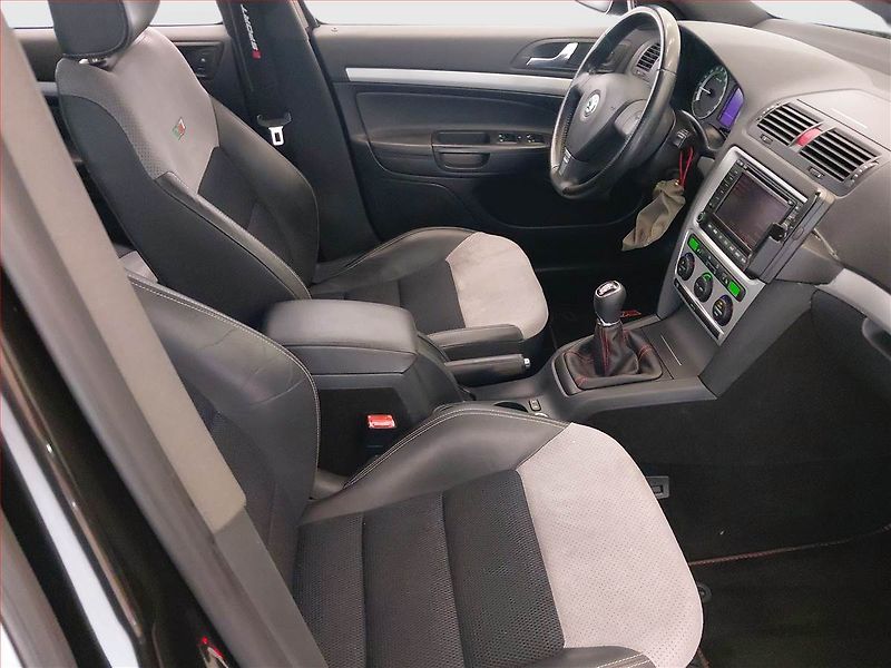 Škoda Octavia (2006) RS 2.0 TDI, Navi, Xenony - fotka 9 z 17