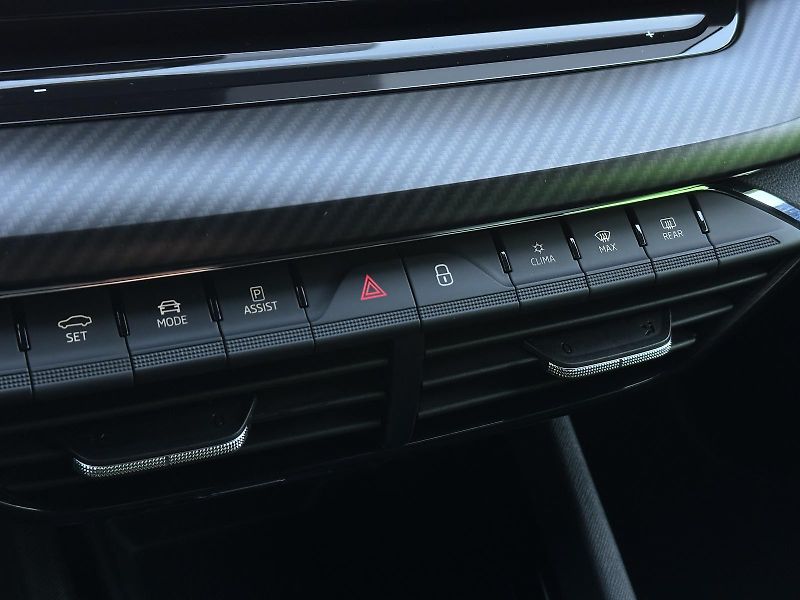 Škoda Octavia RS 2.0 TSi 180kW Matrix-LED V. - fotka 28 z 54