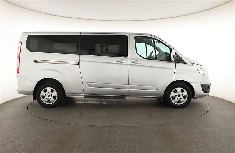 Ford Tourneo Custom (2017) Titanium 2.0 EcoBlue, DPH - fotka 6 z 18