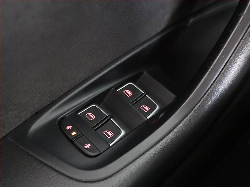 Audi A6 (2015) 3.0 TDI, 4X4, Automat, Kůže - fotka 26 z 29