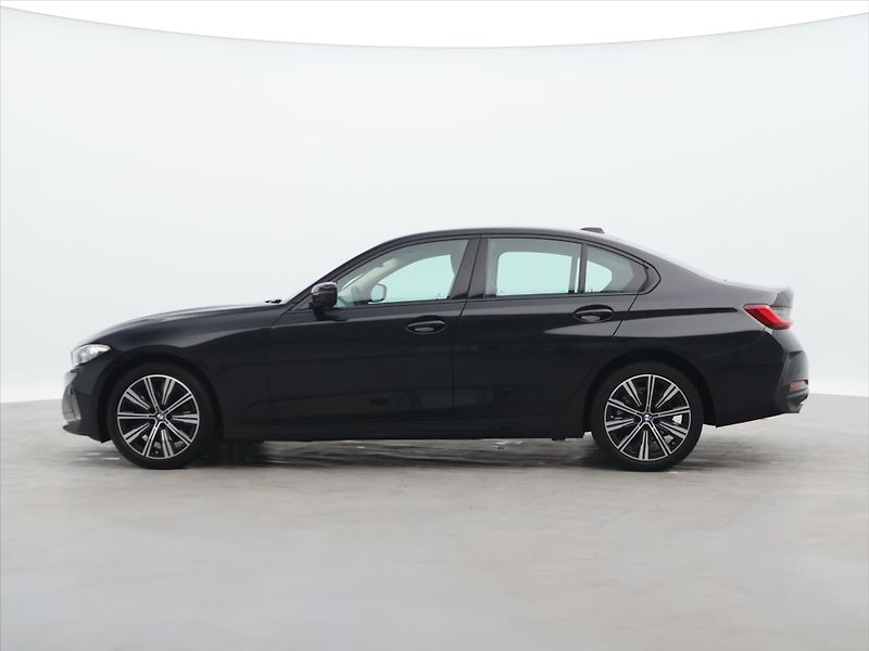 BMW Řada 3 2,0 318i 115kW Aut Virtual LED - fotka 4 z 32