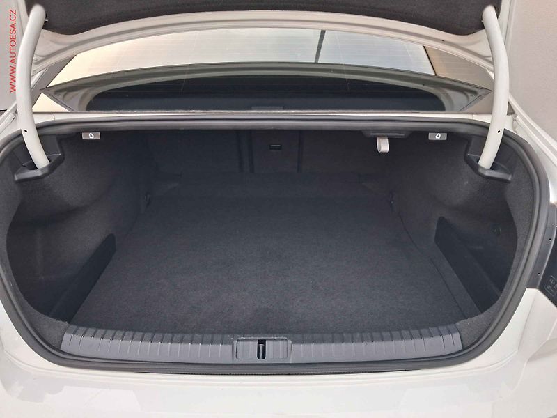 Volkswagen Passat (2020) 2.0TDi, ČR, DSG, LED, kamera - fotka 7 z 19