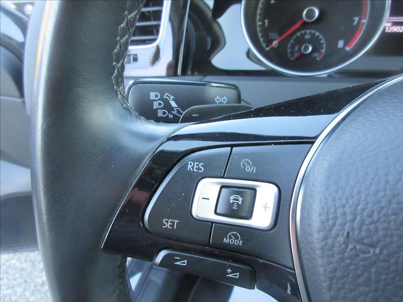 Volkswagen Golf 1,5 TSI 110kW DSG Edice Sound - fotka 10 z 16