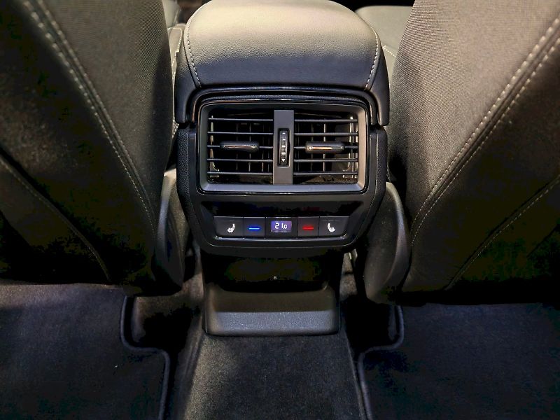 Škoda Karoq (2025) 1.5 TSI 110 kW DSG Sportline - fotka 26 z 32