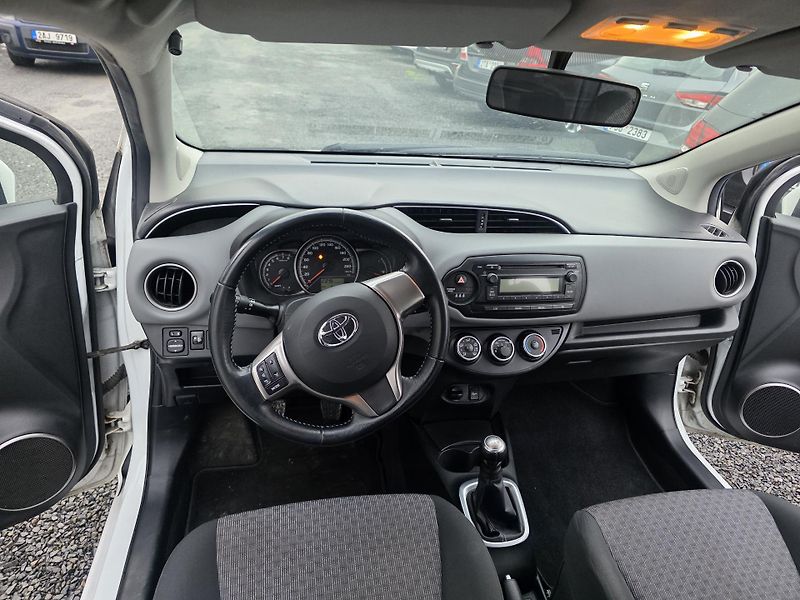 Toyota Yaris 1.0 VVTi Klimatizace  - fotka 10 z 19