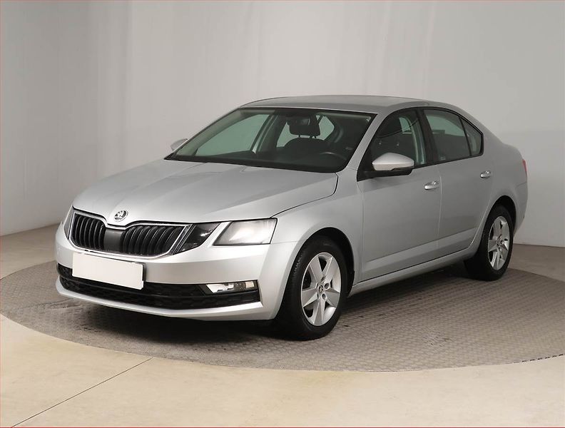 Škoda Octavia (2019) 1.6 TDI, Tempomat - fotka 2 z 15