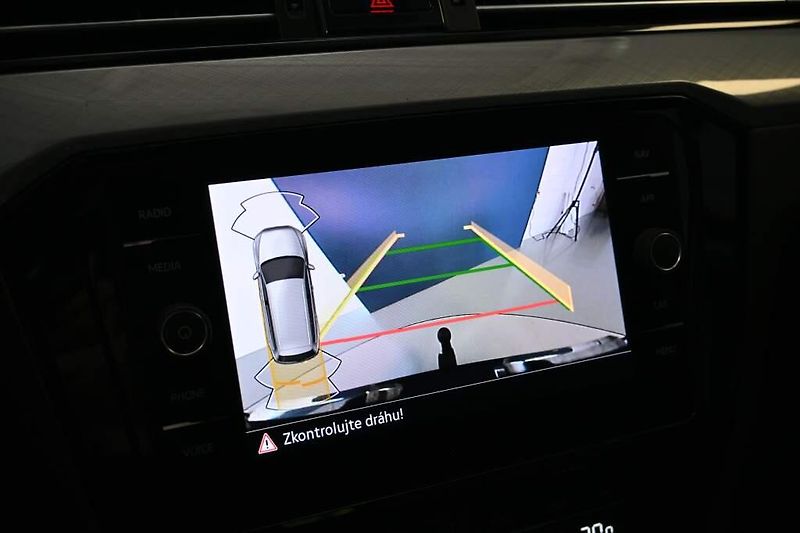 Volkswagen Passat (2023) 2.0 LED DSG ACC Kamera Tažné M - fotka 20 z 32