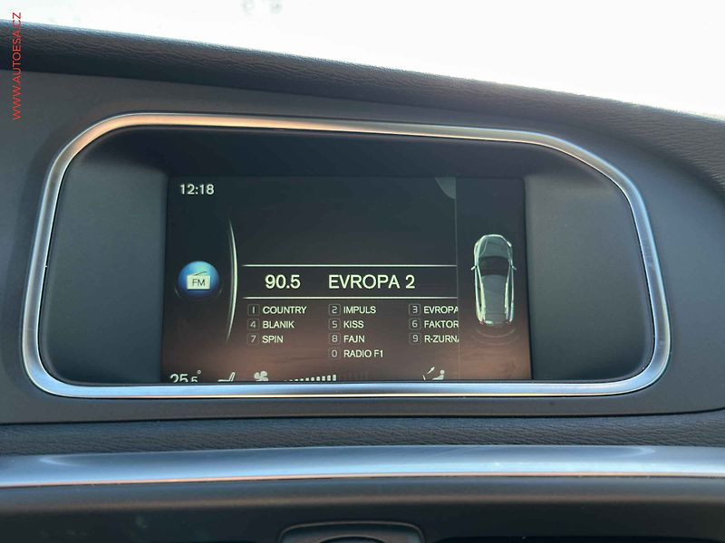 Volvo V40 (2016) 2.0 D3, 2.maj, AT, výhřev - fotka 14 z 21