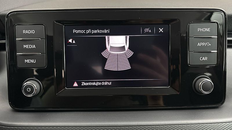Škoda Scala 1.0 TSI Ambition - fotka 12 z 23
