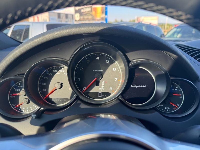 Porsche Cayenne (2017) PLATINUM 4X4 3,6i 220 KW DPH - fotka 25 z 50